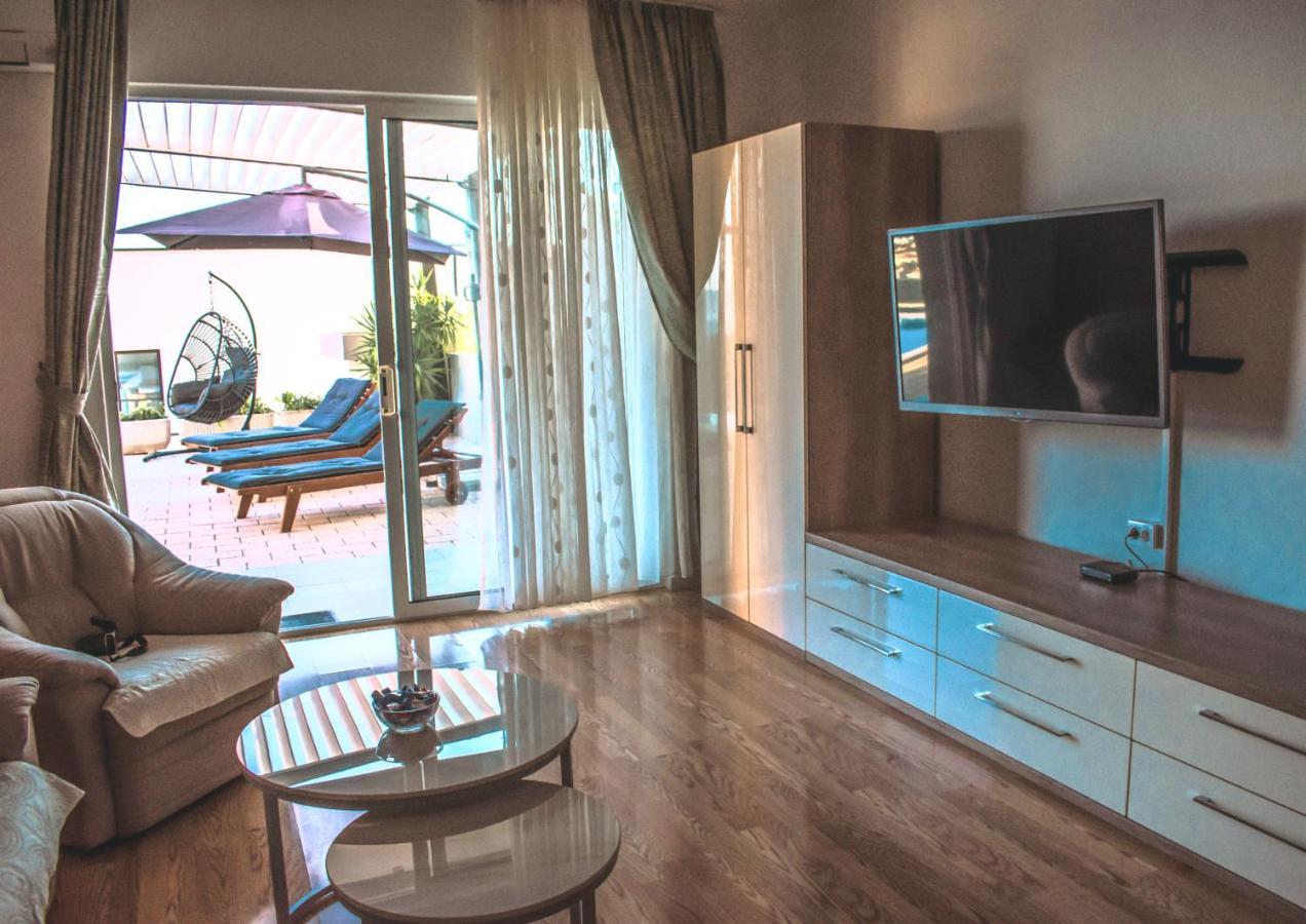 Apartment With Private Pool "Patricia" Makarska Eksteriør bilde