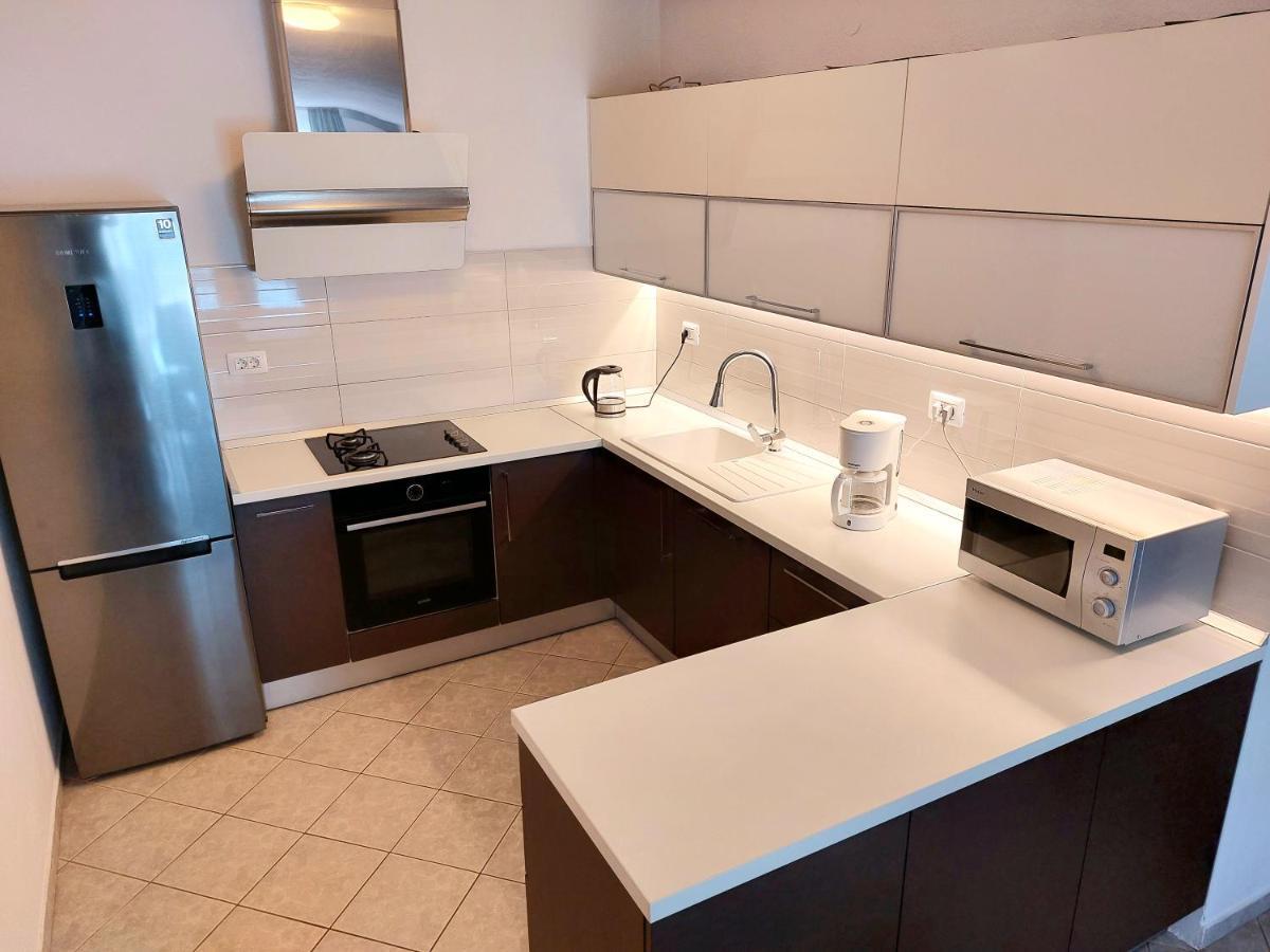 Apartment With Private Pool "Patricia" Makarska Eksteriør bilde