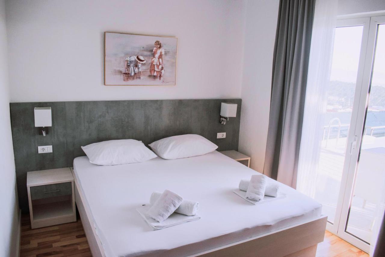 Apartment With Private Pool "Patricia" Makarska Eksteriør bilde