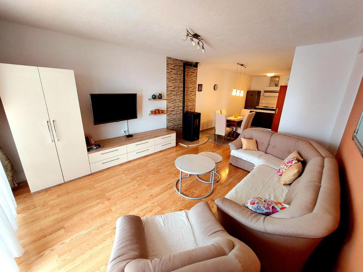Apartment With Private Pool "Patricia" Makarska Eksteriør bilde